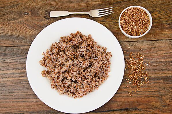 အစားအစာပေါ်တွင် buckwheat ပေါင်းပါ။